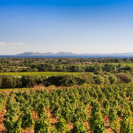 Villa Les Romarins Pour 8 Personnes Avec Vue Panoramique Et Piscine Chauffee A La Londe-les-Maures