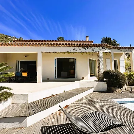 Les Romarins Pour 8 Personnes Avec Vue Panoramique Et Piscine Chauffee A Villa La Londe-les-Maures