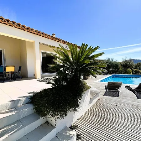 Les Romarins Pour 8 Personnes Avec Vue Panoramique Et Piscine Chauffee A * La Londe-les-Maures