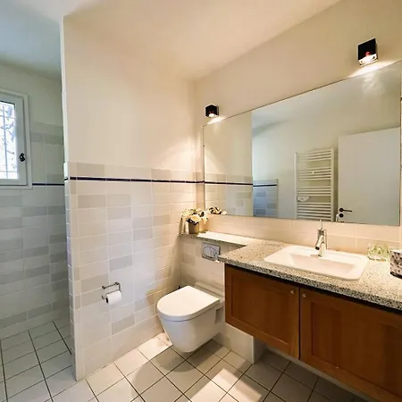 Villa Les Romarins Pour 8 Personnes Avec Vue Panoramique Et Piscine Chauffee A *