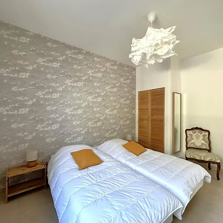 Villa Les Romarins Pour 8 Personnes Avec Vue Panoramique Et Piscine Chauffee A