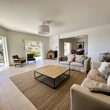 Les Romarins Pour 8 Personnes Avec Vue Panoramique Et Piscine Chauffee A Villa