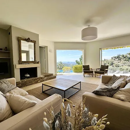 Villa Les Romarins Pour 8 Personnes Avec Vue Panoramique Et Piscine Chauffee A