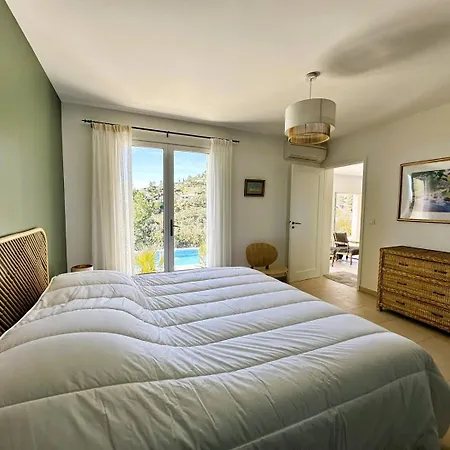 Les Romarins Pour 8 Personnes Avec Vue Panoramique Et Piscine Chauffee A Villa *