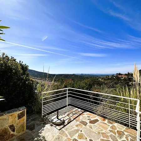 Les Romarins Pour 8 Personnes Avec Vue Panoramique Et Piscine Chauffee A * La Londe-les-Maures