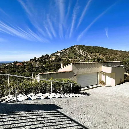 Villa Les Romarins Pour 8 Personnes Avec Vue Panoramique Et Piscine Chauffee A