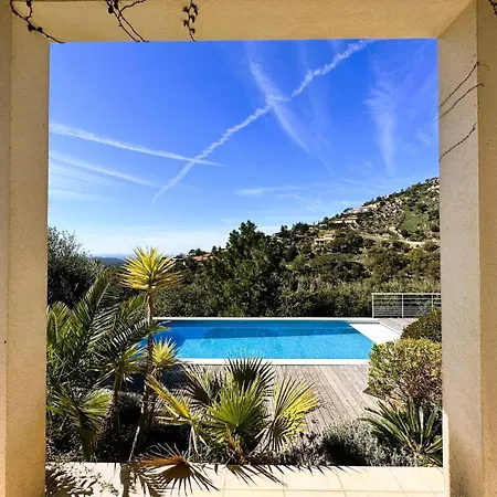 Villa Les Romarins Pour 8 Personnes Avec Vue Panoramique Et Piscine Chauffee A *