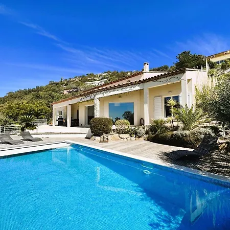 Villa Les Romarins Pour 8 Personnes Avec Vue Panoramique Et Piscine Chauffee A *