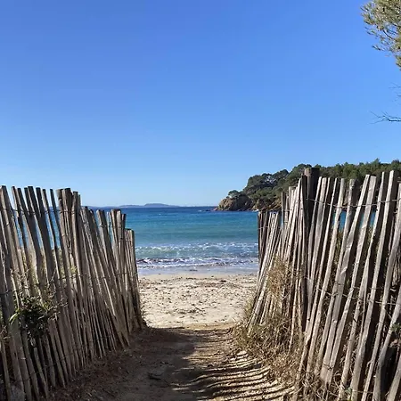 Les Romarins Pour 8 Personnes Avec Vue Panoramique Et Piscine Chauffee A Villa La Londe-les-Maures